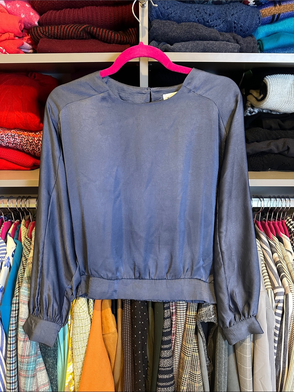 Evereve blue long dolman sleeve back elastic waistband satin blouse size XS